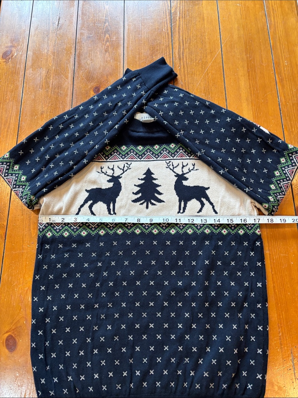 Aspen Navy Fair Isle Reindeer Crewneck Sweater Women’s Size S EUC - Picture 7 of 8